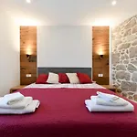 Skevini Dvori Starigrad Paklenica