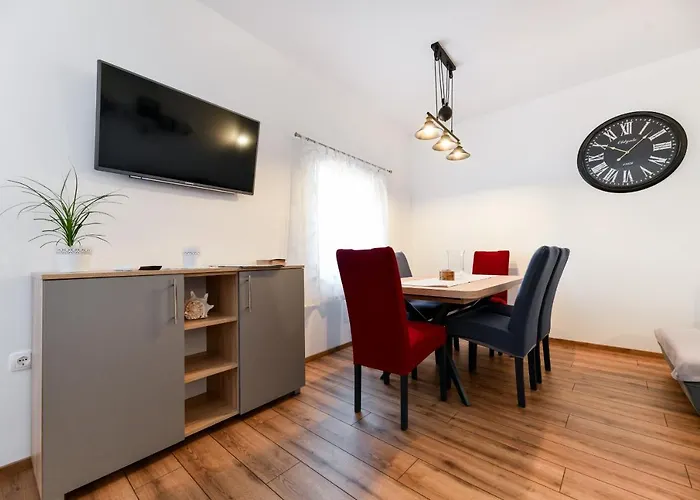 Skevini Dvori Tatil Evi *