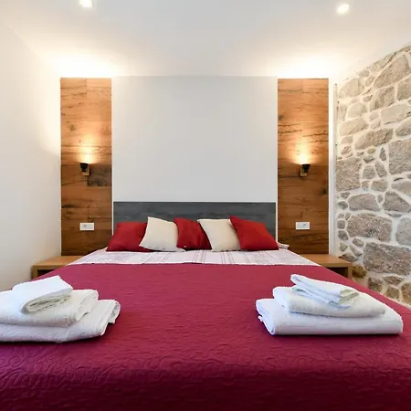 Skevini Dvori Starigrad Paklenica