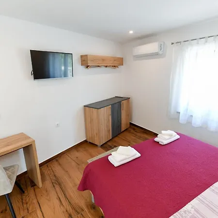 Tatil Evi Skevini Dvori *