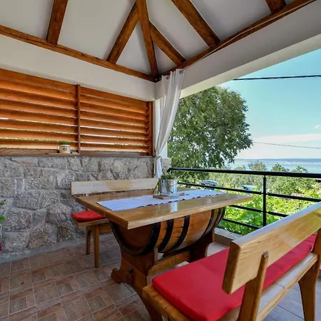 Tatil Evi Skevini Dvori *