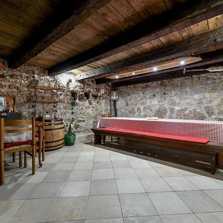 Skevini Dvori * Starigrad Paklenica