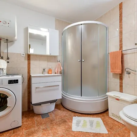 Skevini Dvori Tatil Evi