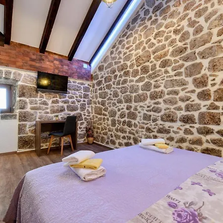 Skevini Dvori Tatil Evi *