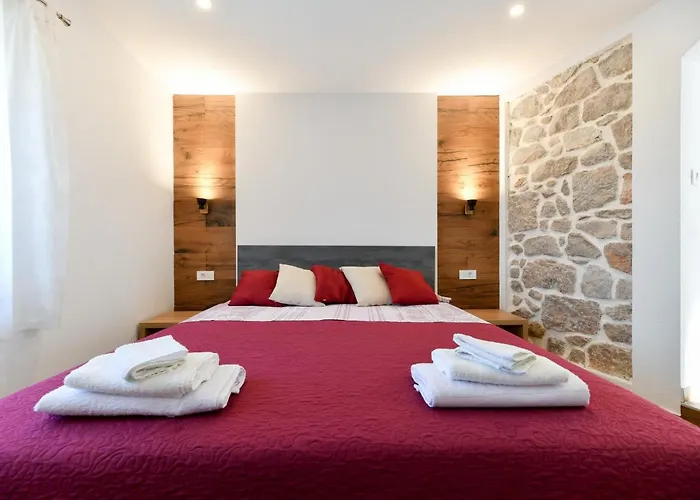 Skevini Dvori Starigrad Paklenica