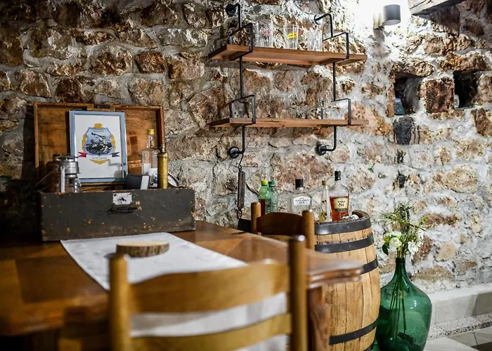 Skevini Dvori Starigrad Paklenica
