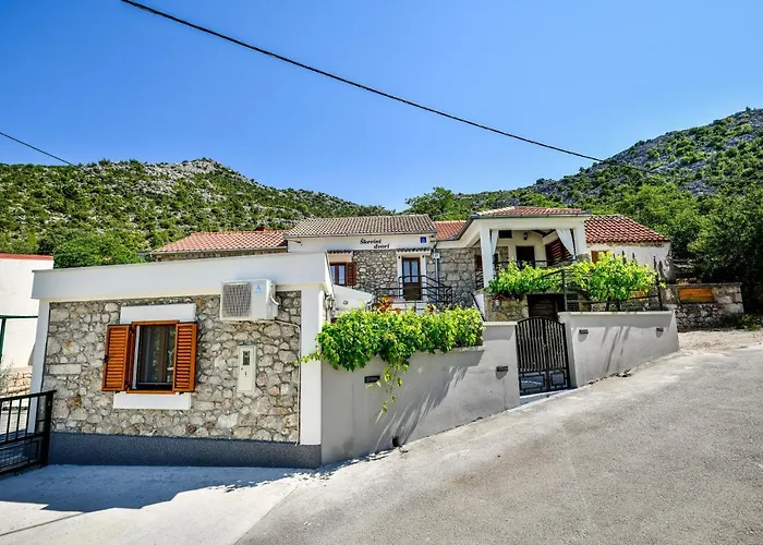 Dom wakacyjny Skevini Dvori Starigrad Paklenica